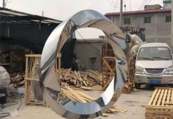 淄博镜面不锈钢几何圆环雕塑，经典永恒之美