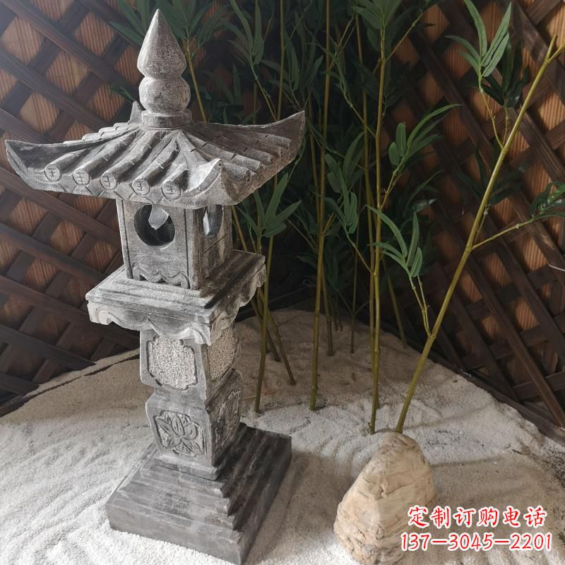 淄博青石仿古灯笼雕塑是由中领雕塑定制的经典雕…