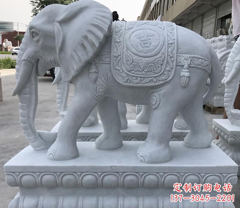淄博青石纳福动物大象雕塑,完美缔造家庭装饰风景