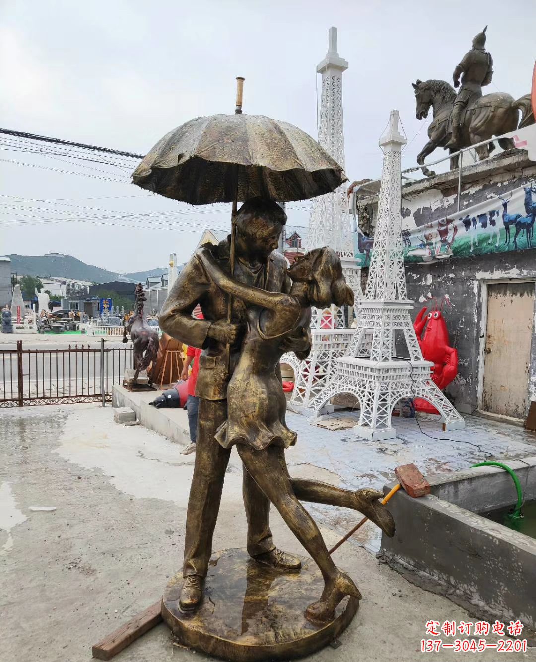 淄博情侣人物仿铜雕塑