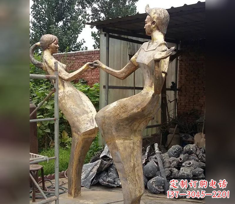 淄博情侣跳舞广场景观铜雕