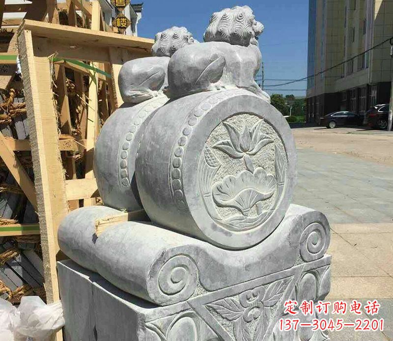 淄博中领雕塑：仿古石门墩石雕艺术品
