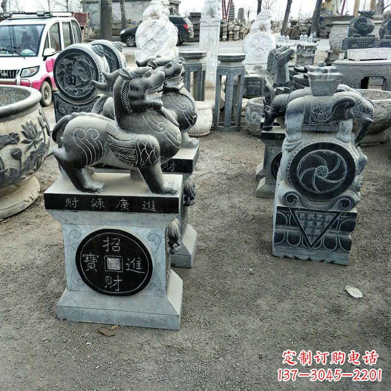 淄博中领雕塑拥有一支由经验丰富的石雕大师组成…