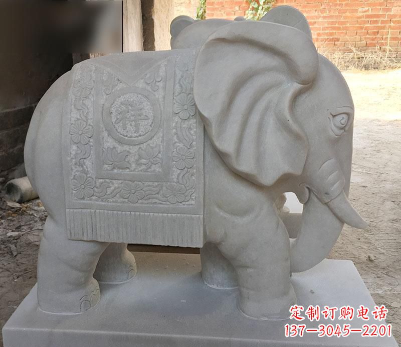 淄博风格多样的大象雕塑
