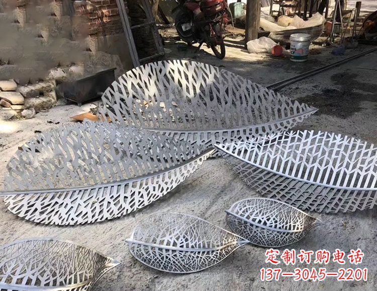 淄博树叶镂空不锈钢雕塑