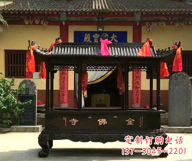 淄博双兽头三足雕花铜香炉