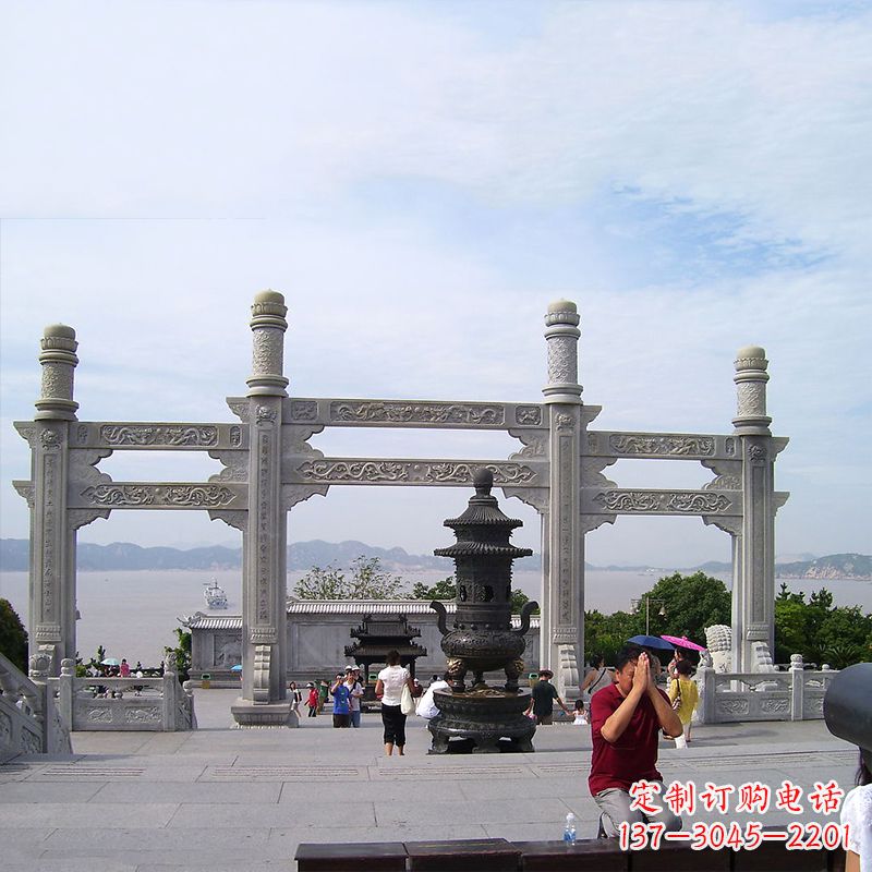 淄博寺院冲天式石雕牌坊