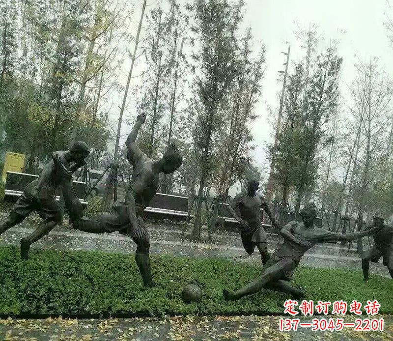 淄博踢足球公园运动人物铜雕