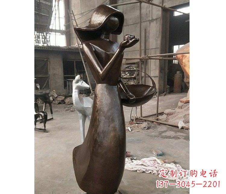 淄博铜雕逛街女孩人物雕塑