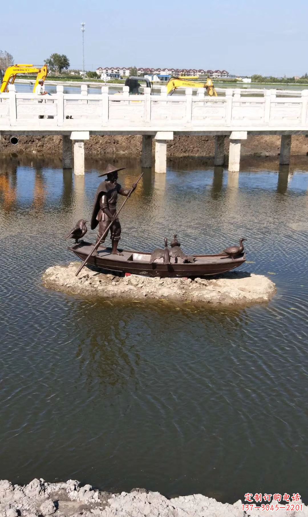 淄博铜雕渔夫撑船打鱼雕塑 湖边景观雕塑