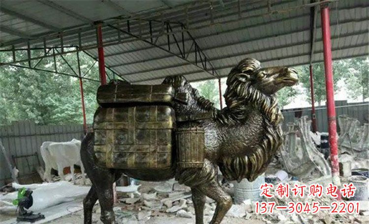 淄博拖行李的骆驼动物铜雕 (2)
