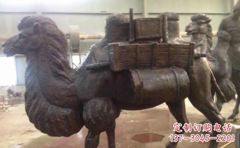 淄博驮着东西的骆驼公园动物铜雕