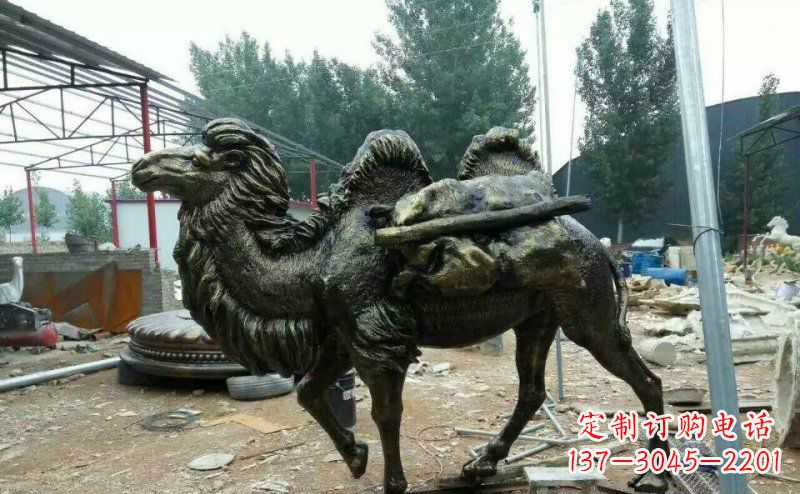 淄博驮着东西的骆驼铜雕