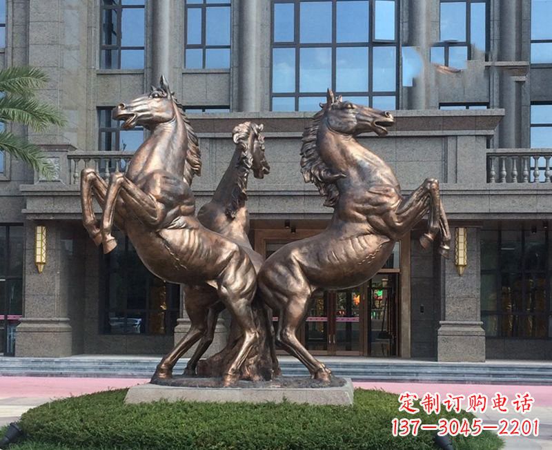 淄博小区立马铜雕