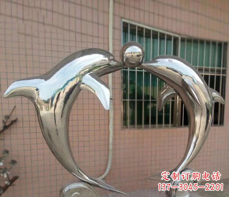淄博校园不锈钢海豚顶球雕塑