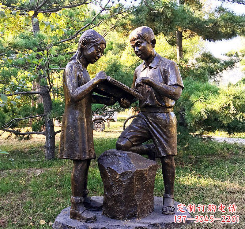 淄博校园读书的学生铜雕