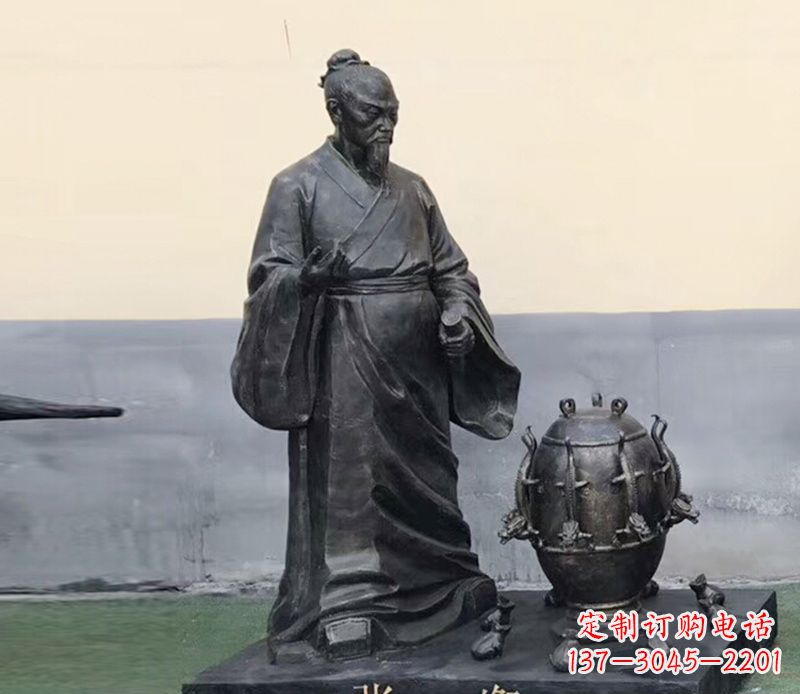 淄博学校张衡和地动仪铜雕
