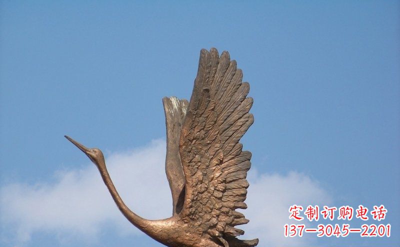 淄博展翅高飞的仙鹤动物铜雕