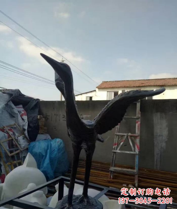 淄博展翅仙鹤铜雕 (2)