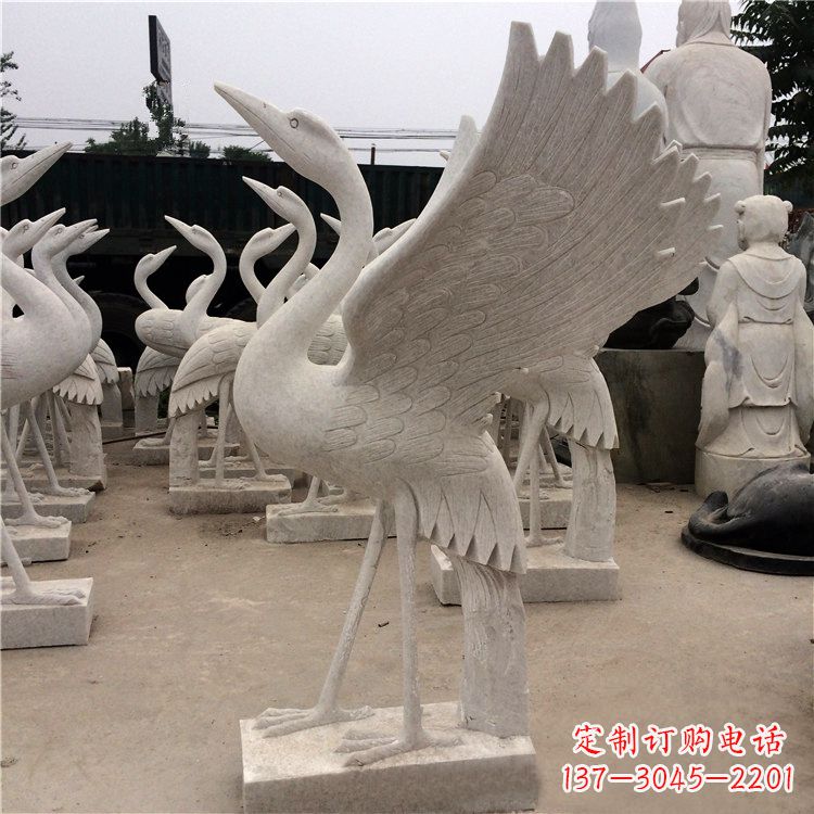 淄博展翅欲飞的仙鹤石雕