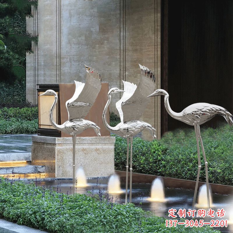 淄博鹤雕塑-公园不锈钢镜面喷泉中的鹤雕塑